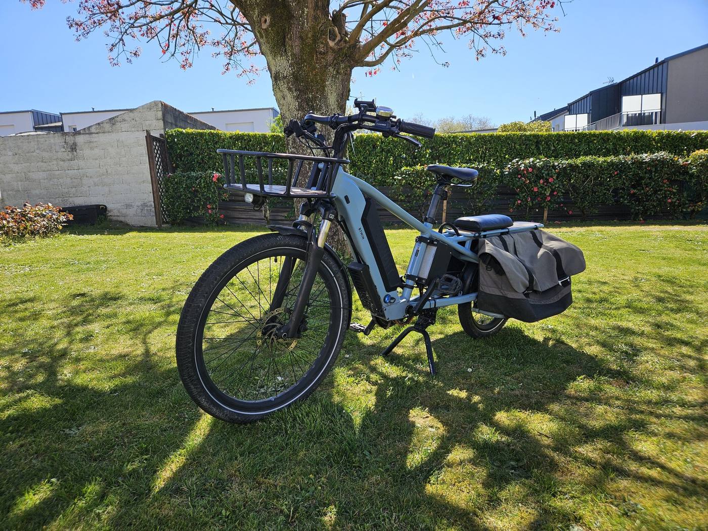Vélo cargo électrique équipé d'une batterie reconditionnée