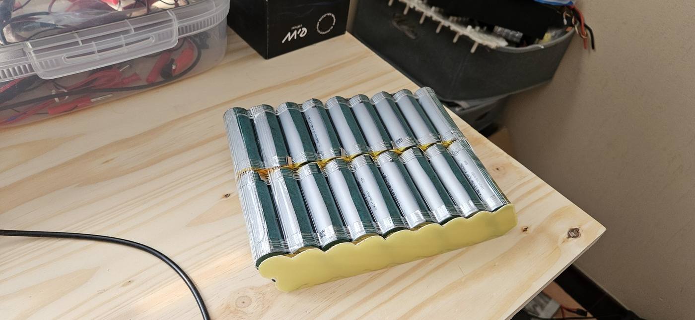 Pack de cellules 21700 assemblé