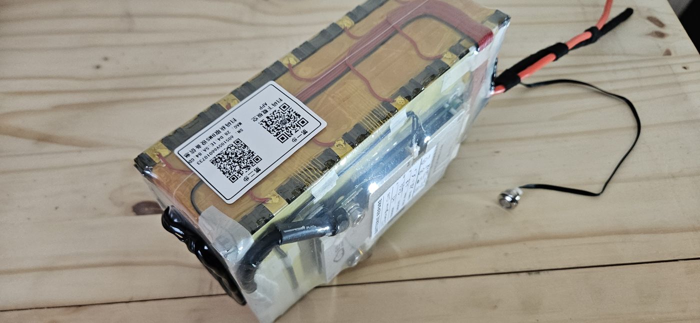 Pack Li-ion terminé sous film avec BMS Bluetooth et QR codes de suivi